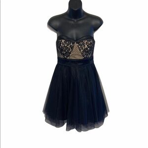 🌼 3/$20 Gorgeous strapless cocktail dress